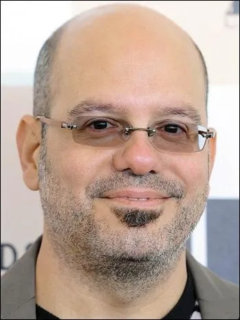 Comment s'appelle l'homme qui veut faire des Chipmunks des vritables stars ?