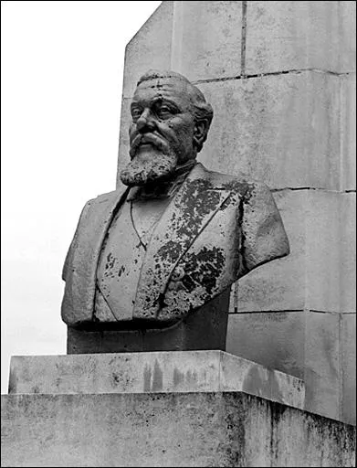 Comment s'appelle-t-il ?