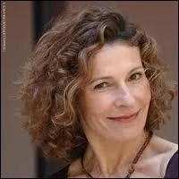 Qui aide Mirta au Select ?