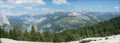 Il survole des paysages alpins !