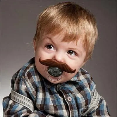 Voici comment faire peur  Papy et Mamie, avec la tototte... ?