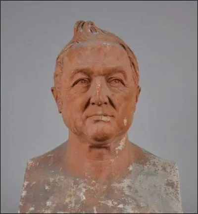 Quelle est son identit ?