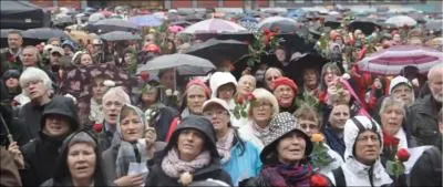 Qu'ont fait plusieurs milliers de Norvgiens le 23 avril pour protester contre Anders Breivik, l'auteur de la tuerie en juillet 2011, jug  Oslo ?