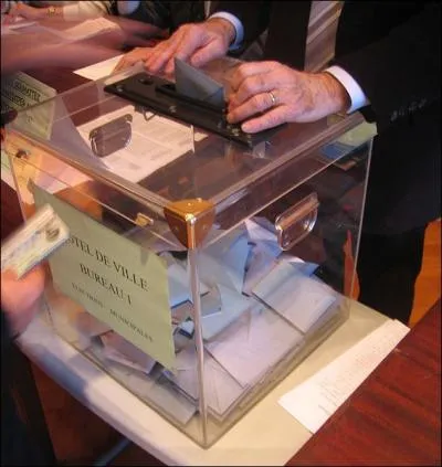Combien de personnes sont-elles inscrites sur les listes lectorales pour les lections de 2012 ?