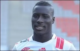 Qui est ce dfenseur ? Indice : Les 3 premires lettres du nom forment le radical au prsent d'un verbe synonyme de dtester.