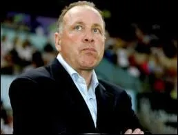 Qui est l'entraneur de cette quipe ? Indice : Plus d'indice c'est assez facile pour cette rponse