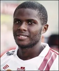 Quel est le numro de Djamel Bakar ? Indice : Comme le nombre de footballeurs pendant un match.