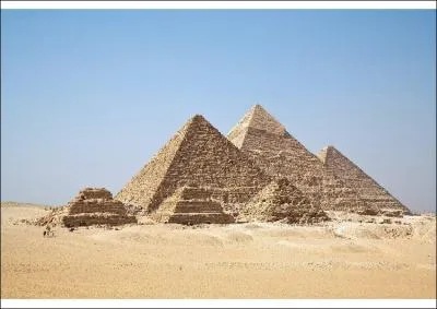 Patrimoine mondial : quelle ncropole de l'gypte ancienne renferme les pyramides de Mykrinos, de Khphren et de Khops, ainsi que trois petites pyramides ?