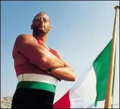 Quel est le prénom du personnage de Jean Reno dans ''Le Grand Bleu'' ?