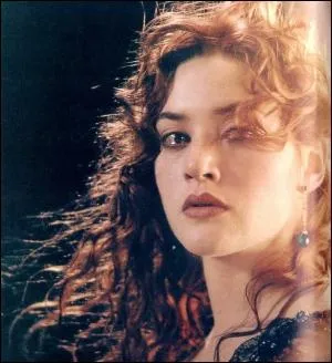 Pourquoi, le soir de l'embarquement, Rose veut-elle se suicider ?