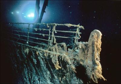 Au dbut du film, une quipe de chercheurs retourne sur le Titanic. Mais que cherchent-ils ?