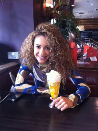 Comment s'appelle la copine de Liam ?