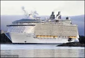 ''Sur toutes les plages ... / Y a des mômes qui tendent la main / Aux navires de passage / Et si pour toi, là-bas c´est l'PARADIS / Dis-toi qu'dans leur p'tite tête l'PARADIS / C'est ici''