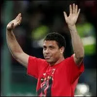 Ronaldo Luis Nazrio de Lima, dit Ronaldo  El Phenomeno , a obtenu le Ballon d'Or  :