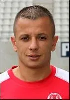 Il porte le numro 5, qui est-ce ?