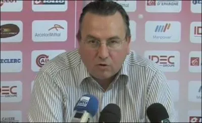 Que fait-il au stade de Reims ?