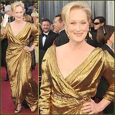 C'est aussi pour la Cérémonie des Oscars que cette star a porté cet amas drapé doré, qui n'était pas du meilleur goût. Qui est-elle ?