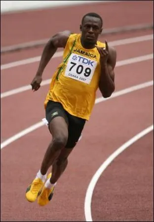 Usain Bolt dtient le record du 100 mtres en ayant fait un temps de :