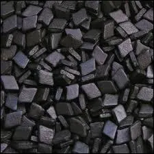 C'est un bonbon noir (han han ! ) dans une bote jaune, trs cousin du salmiak finlandais