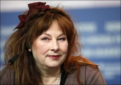 On l'a vu dbut sur Canal + avec les Deschiens et ensuite rcompense par un Csar en 2009 , elle se prnomme ...