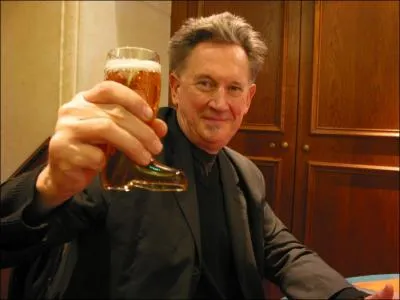 Grand reporter pour le journal de Groland , il se prnomme ...