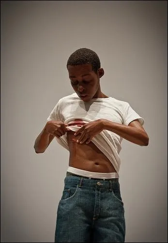 Comment s'appelle cette sculpture de Ron Mueck ?