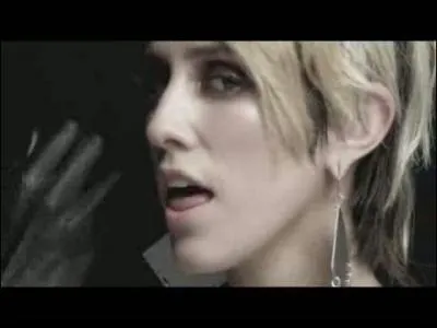 Elle interprte  In the dark , qui est-elle ?