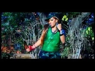 Chanteuse malgache elle interprte  A fond vitesse , qui est-elle ?