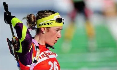 Quelle biathlte a pris sa retraite avec 34 victoires individuelles en Coupe du Monde ?