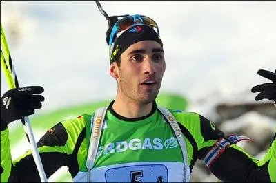 Quel est le nombre de kilomtres du sprint, de la poursuite, de l'preuve individuelle et de la mass-start, dans l'ordre, chez les hommes ?