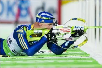 Quel biathlte a peint sa carabine en vert anis ?