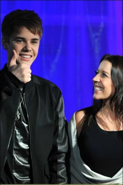 Sa famille... Comment s'appelle sa mre ?