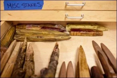 Qui a fabriqu le pieu qu'Alaric a plant dans le coeur de Klaus ?