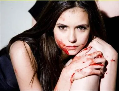 Avec le sang de qui Elena devient-elle un vampire ?