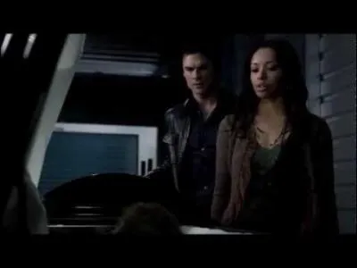 Que dit Damon quand il ouvre le cercueil de Klaus et que celui-ci ouvre les yeux brutalement ?