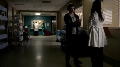 Qui est  l'origine de la mutation d'Elena en vampire ?