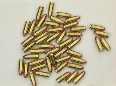 Dans l'pisode 6 de la saison 2, les brigades du tigres enqute sur un trafic d'armes. Le titre de cet pisode est :   De la poudre et des...