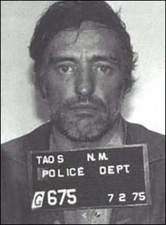 Il nous a quitt en 2010 mais reste l'un des acteurs les plus emblmatiques du Nouvel Hollywood (Nouvelle Vague en France) grce  son film  Easy Rider . Qui est-ce ?