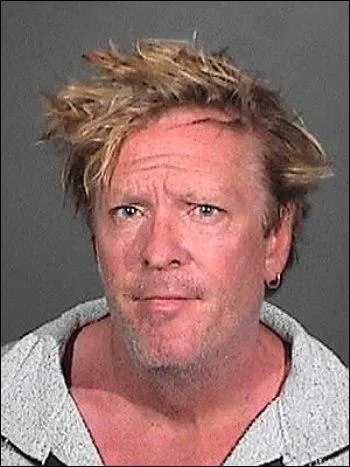 Dirig entre autres au cinma par Quentin Tarantino, Robert Rodriguez, Barry Levinson, Oliver Stone, ou encore Ridley Scott, il apparat aussi dans de nombreux tlfilms ? Qui est-ce ?