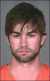 Adule des jeunes filles pour son rle de Nate Archibald dans la srie  Gossip Girl . Qui est-ce ?