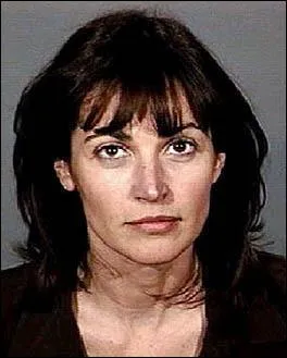 Son rle du dtective Diane Russell dans  New York Police Blues  l'a fait connatre du public. Qui est-ce ?