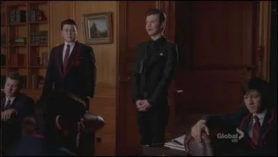 Saison 2 pisode 16 : lors de quelle chanson chante par Kurt Blaine tombe-t-il amoureux de lui ?