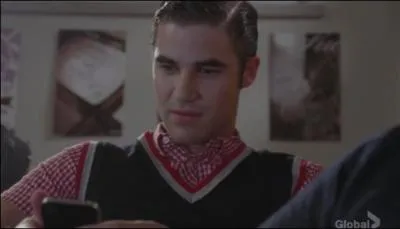Saison 4 pisode 4 : Blaine est dlaiss par Kurt et le trompe avec... .