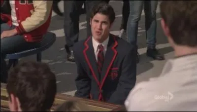 Saison 2 pisode 18 : Kurt quitte les Warblers pour les New Directions. Quelle chanson lui chantent-ils pour son dpart ?