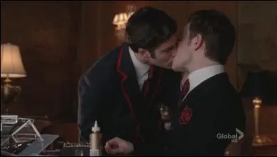Dans quel pisode et quelle saison Kurt et Blaine s'embrassent-ils pour la premire fois ?