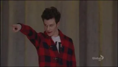 Saison 2 pisode 18 : Pendant la chanson  Born This Way , qu'est-il crit sur le tee-shirt de Kurt ?