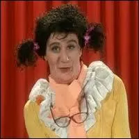 Elie Semoun excelle  crer des personnages de marginaux assez catastrophiques, qui restent malgr tout attachants. Qui est celle-ci qui porte des lunettes ?