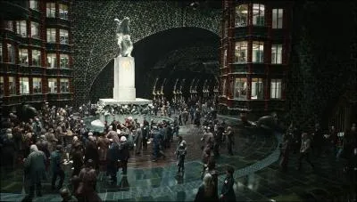 Toujours au ministre : au bout d'une heure, qui du trio reprend son apparence normale en premier lieu ?