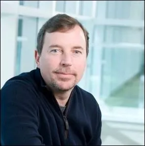 De quel groupe amricain Scott Thompson a-t-il dmissionn, cinq mois aprs avoir t nomm  la direction, pour avoir falsifi son CV ?