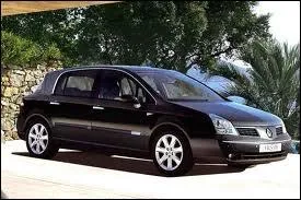 Elle incarnait le haut de gamme de la marque Renault. Cette voiture au dessin taill  la serpe est une ...